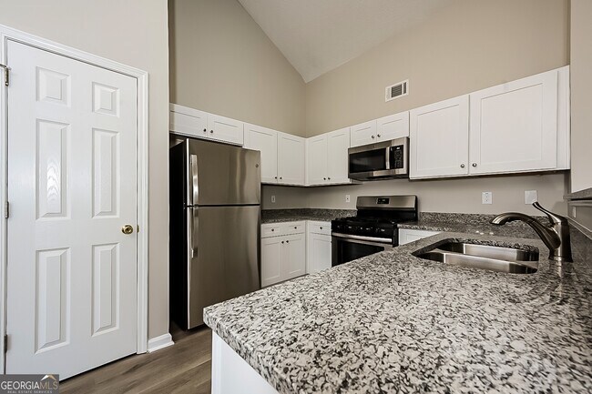 Building Photo - 7545 Broadhurst Dr