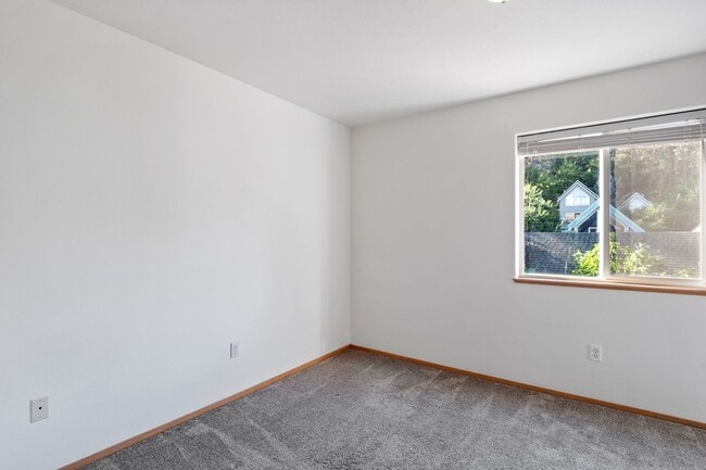 Building Photo - Downtown / Peaceful Valley 2 Bed 2 Bath ho...