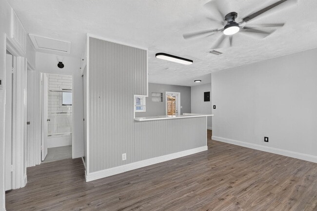 Building Photo - 540 NE 61st St