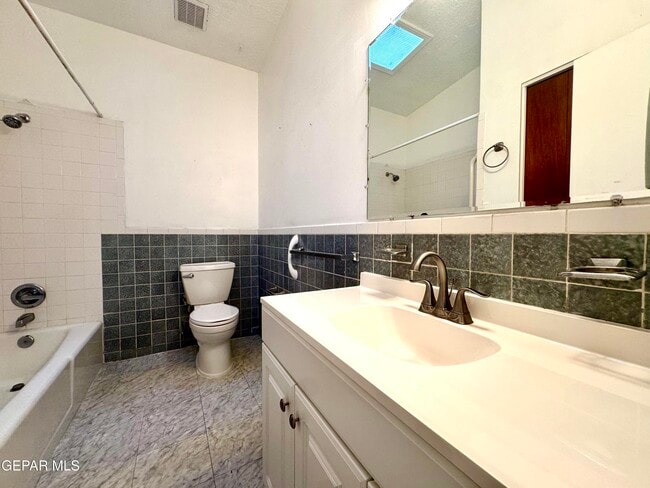 Building Photo - 10213 Saigon Dr