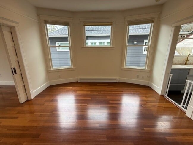 Building Photo - BRIGHT 2-BEDROOM TOWNHOME FOR RENT IN CHERRY HILL!