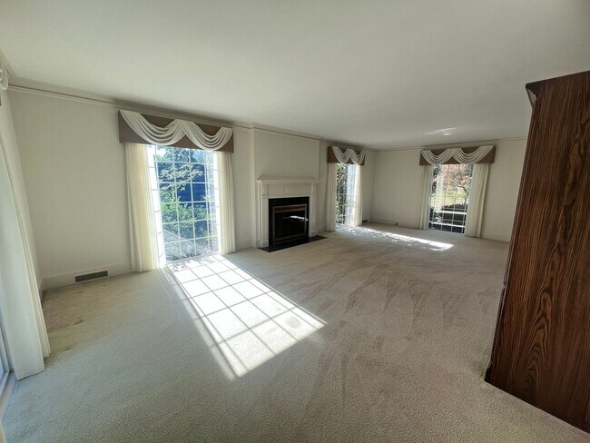 Building Photo - Spacious Four Bedroom Home in Byron Center!