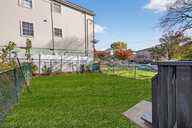 Building Photo - 414 15th Ave