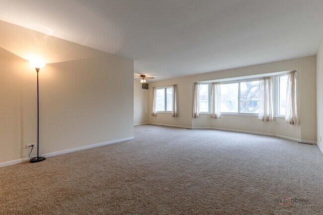 Building Photo - 3004 Roberts Dr