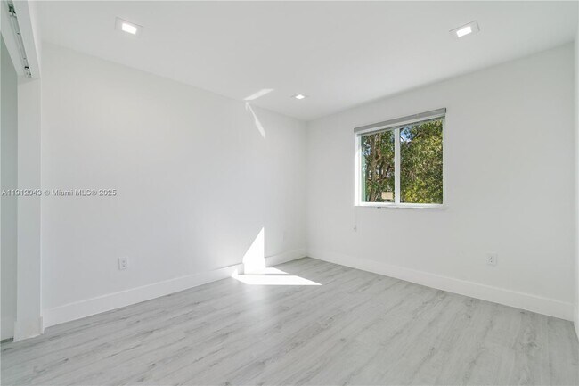 Building Photo - 11583 NW 69th Terrace