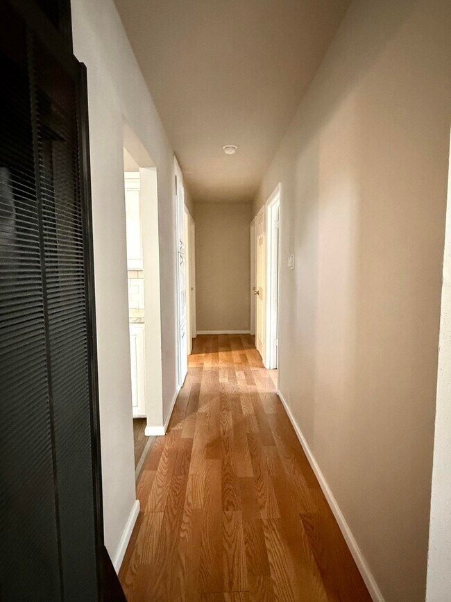 Building Photo - 505 E 37th St