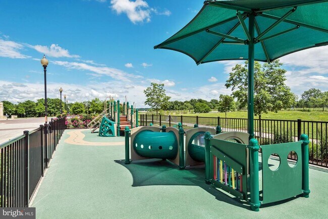 Building Photo - 3650 S Glebe Rd