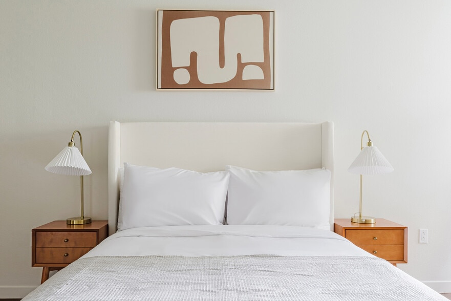 Building Photo - 2333 Calle Del Mundo