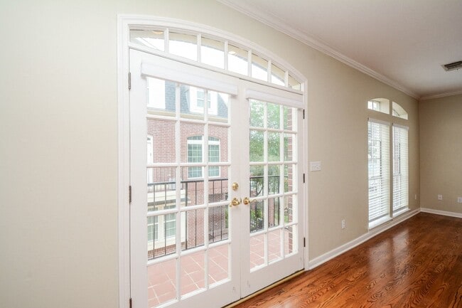 Building Photo - 2022 Fairview St