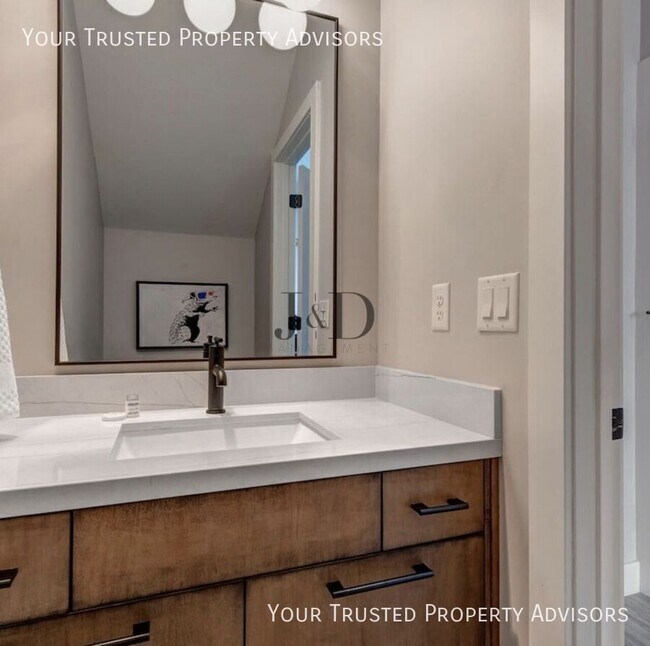 Building Photo - 807 E Klaim Dr