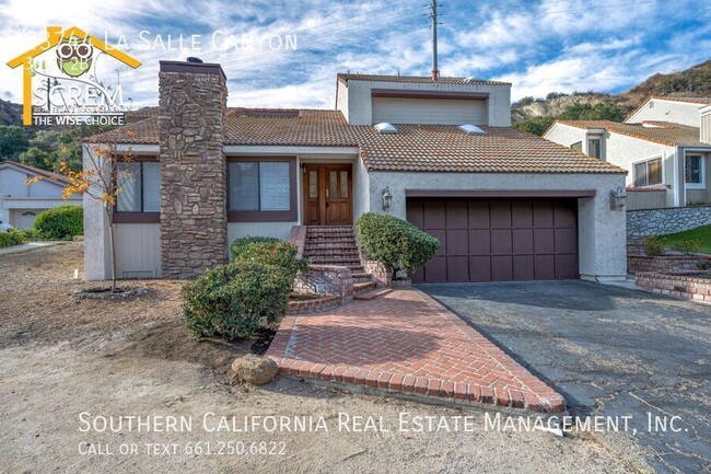 Primary Photo - Tri Level Newhall Home with Three Bedrooms...