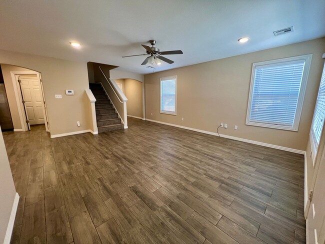 Building Photo - Beautiful 3B/2B Townhome in Chaffee Crossi...