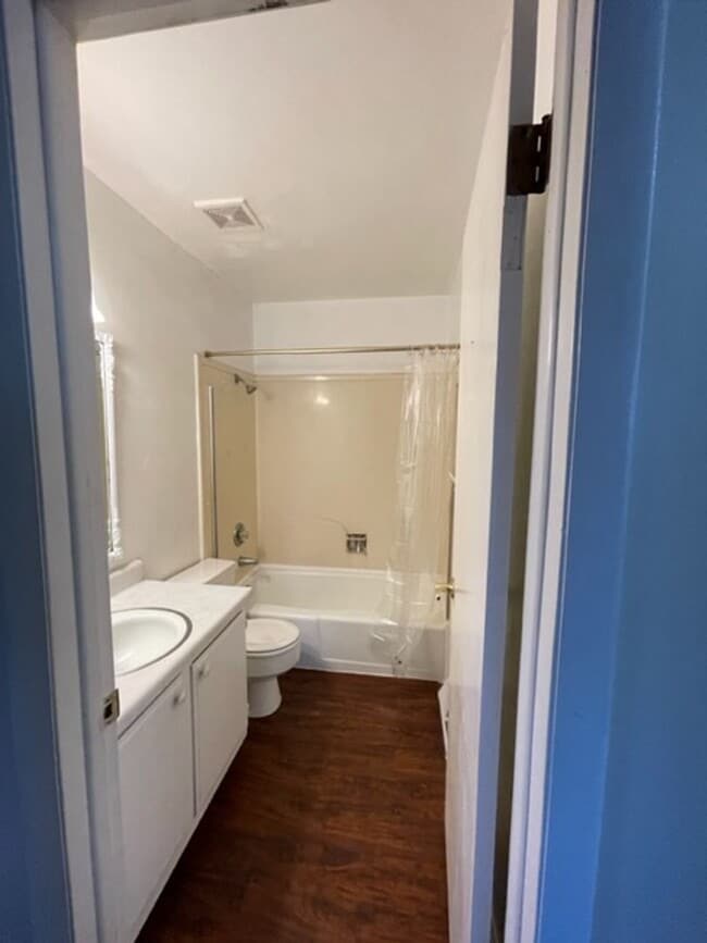 Building Photo - Redlands 3 bed 1.5 bath with yard