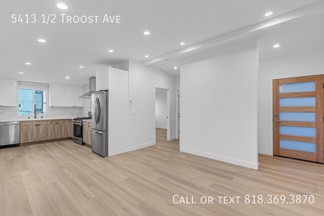 Building Photo - 5413 1/2 Troost Ave-