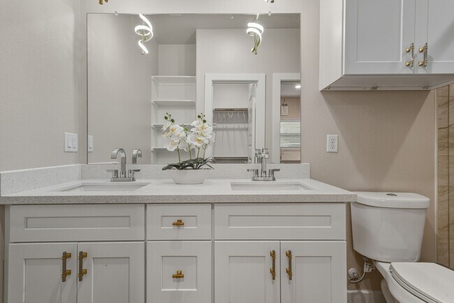 Building Photo - 3539 Mt Pleasant St