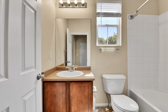 Building Photo - $2,550.00, 2, 2-bed, 2 bath in Northglenn ...