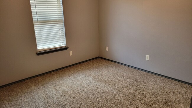 Building Photo - Beautiful Home! Available Spring 2026!