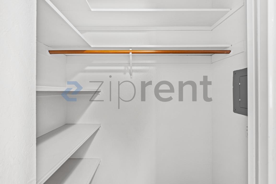 Building Photo - 100 Village Dr