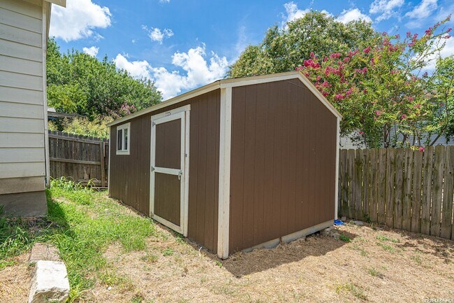 Building Photo - 821 Meadow Stone