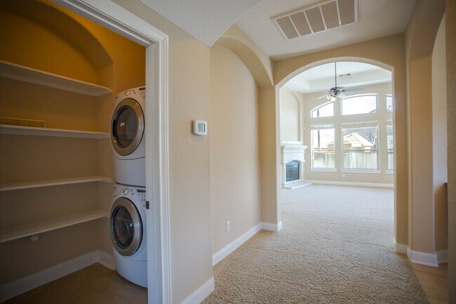 Building Photo - 2 Hadlock Pl