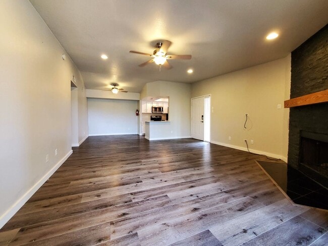 Building Photo - **MOVE IN SPECIAL***HALF OFF FIRST MONTHS RENT. UPSTAIRS 2 BEDROOM CONDO OVERLOOKING GREENBELT