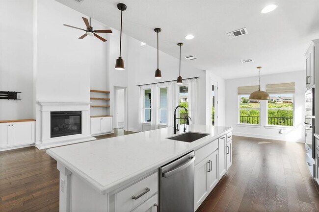 Building Photo - 829 Dayridge Dr
