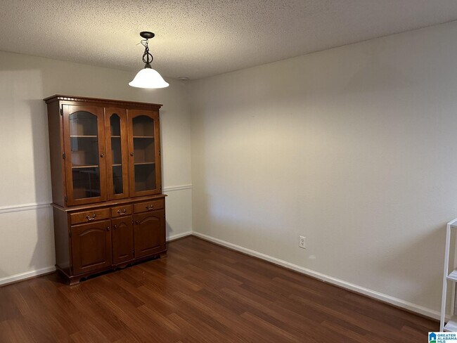 Building Photo - 1107 Chapel Creek Dr