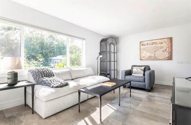 Primary Photo - 1205 W Adalee St