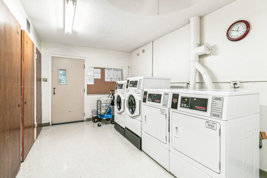 Building Photo - 725 S Alton Way