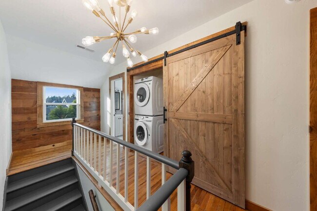 Building Photo - 3 Bedroom, 2.5 Bathroom Home with Exquisite Design