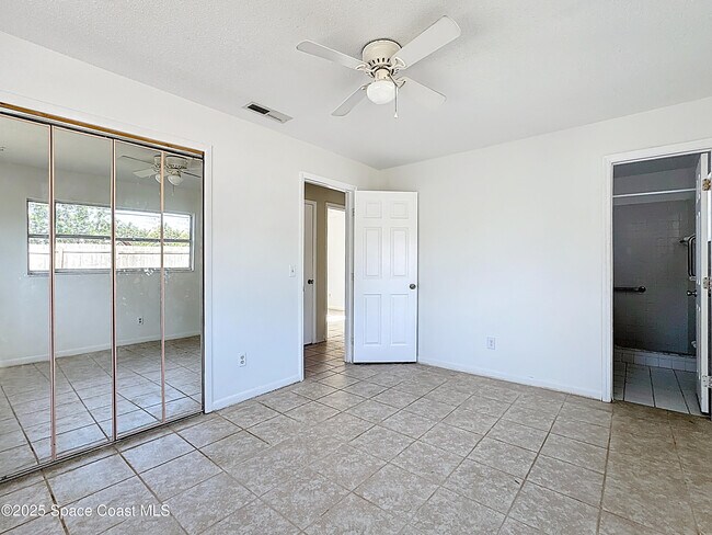 Building Photo - 1076 Coronado Dr