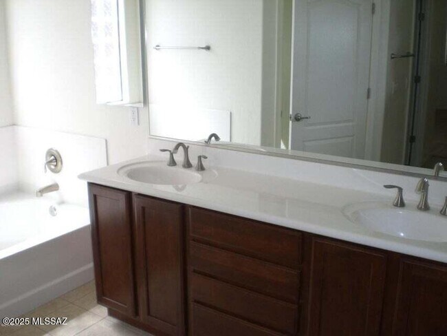 Building Photo - 6585 S Lantana Vista Dr
