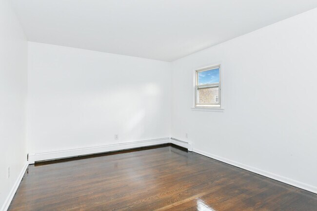 Building Photo - 4608 Grand Ave