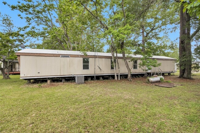 Building Photo - 19339 Forest Ln Cir