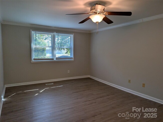 Building Photo - 5823 Rimerton Dr