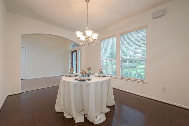 Building Photo - 1924 Honey Laurel Dr