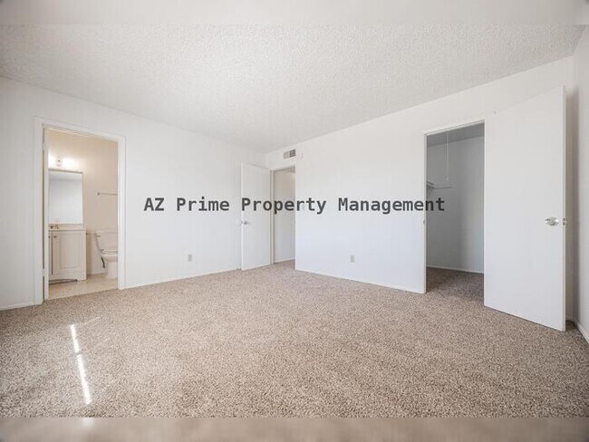 Building Photo - 8821 W Sahuaro Dr