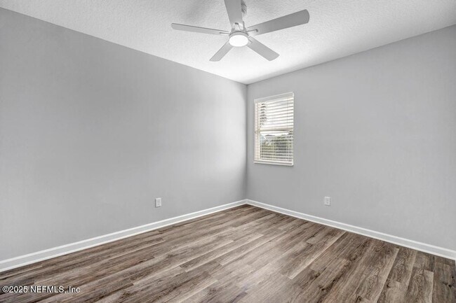 Building Photo - 104 Clam Bake Ct