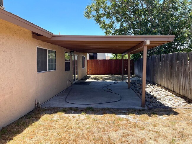 Building Photo - Spacious Four Bedroom Two Bathroom home for lease in San Bernardino, CA $3,175
