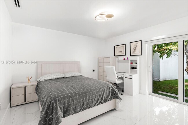 Building Photo - 12401 SW 72nd Ave