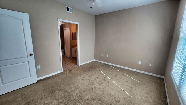 Building Photo - 4114 Central Sarasota Pkwy