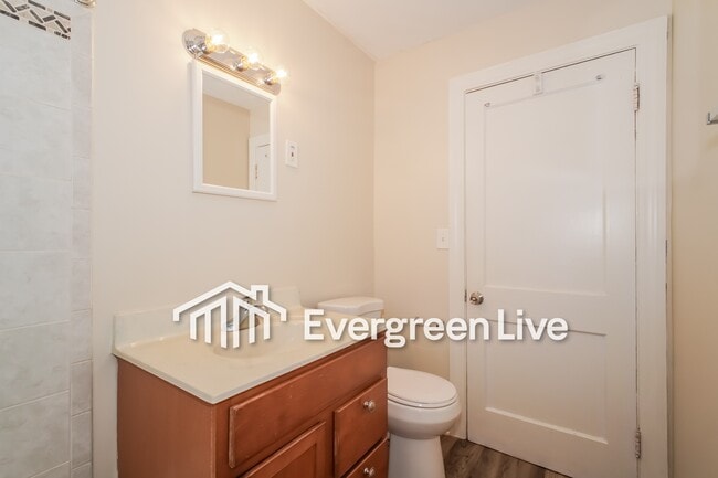 Building Photo - 1144 Chelsea Ave