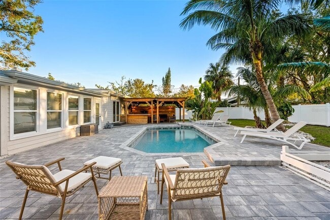 Building Photo - 326 S Lime Ave