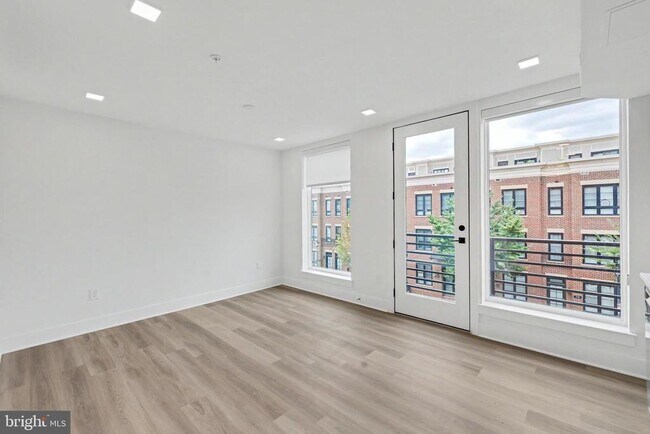 Building Photo - 701 N Henry St