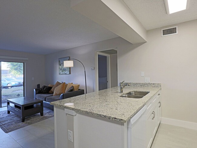 Building Photo - AVAILABLE NOW FURNISHED ONE BEDROOM!