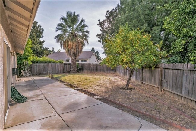 Building Photo - 1727 Wingfoot Dr
