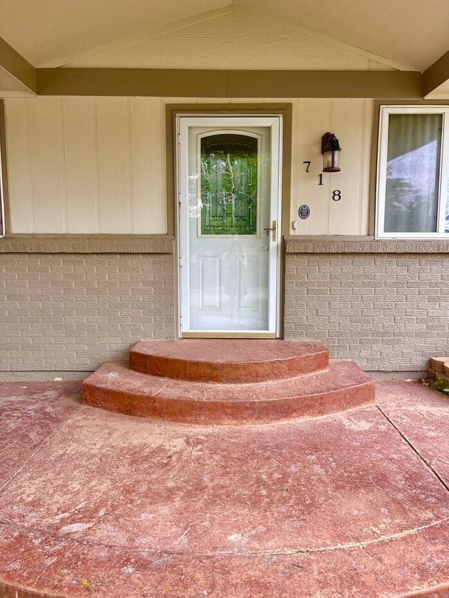 Building Photo - Charming Cottage-Style Ranch with Private ...