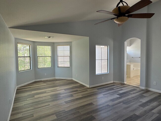 Building Photo - Updated 4 bedroom home in Casa Del Rey Com...