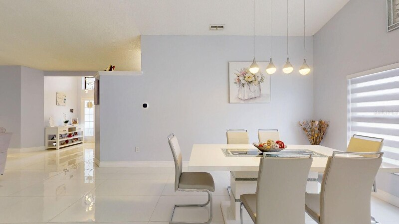 Building Photo - 8141 Golf Club Ct