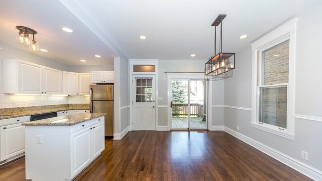 Building Photo - 2224 W Melrose St